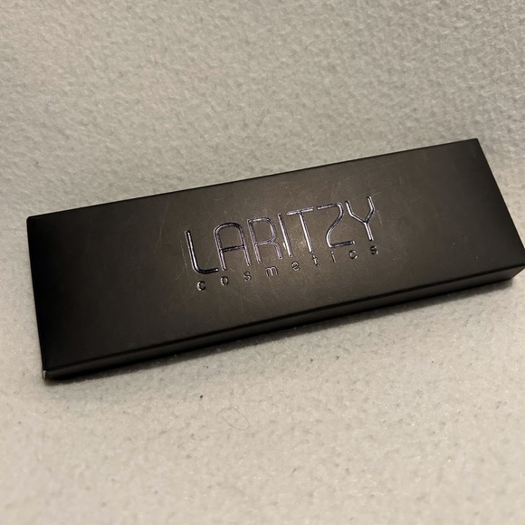 Laritzy shadow palette in Burnt - Picture 2 of 3